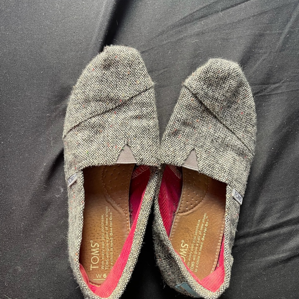 TOMS - Picture 2 of 4